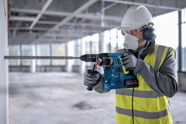 Mehr Schlagstärke als das Vorgänger-Modell: GBH 18V-28 C/CF Professional von Bosch für Profis.