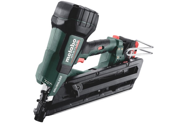 Mit einer 18- Volt Akku-Ladung mit 4.0 Amperestunden schafft der Nagler 550 Schuss.