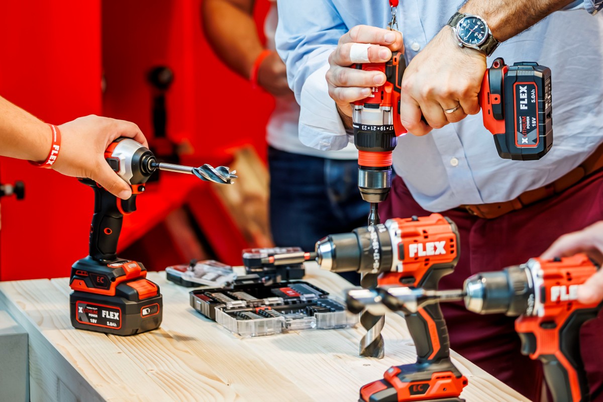 Zahleiche innovative Akku-Werkzeuge erweitern das 18 V Akkuprogramm von FLEX.
