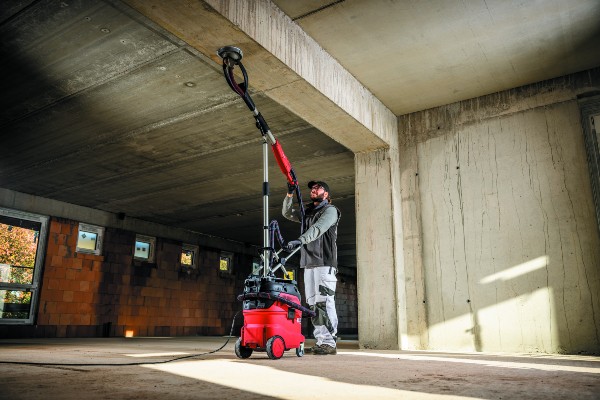 Mit dem Giraffe-Mobil GM 270 von FLEX lassen sich Deckenarbeiten mit der Giraffe bis 2,70 m stressfrei und mühelos erledigen.