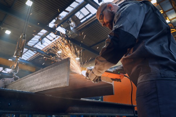 Kann mit Druck umgehen. Das Arbeiten im Überlastbereich wird mittels blinkender LED signalisiert. Das schützt die Maschine und führt zu weniger Ausfällen.