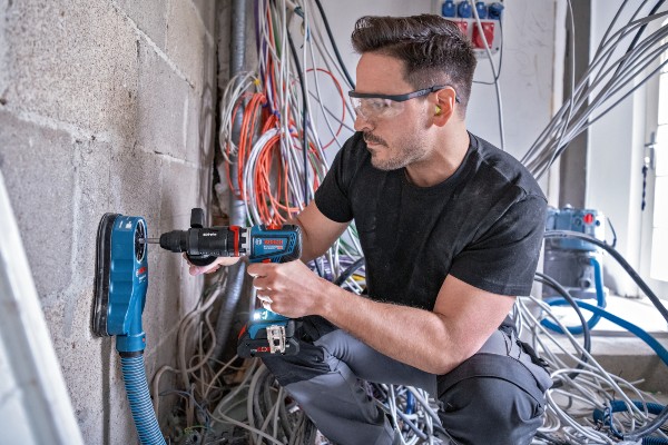 Verstärkung im „Professional 18V System“: Neuer FlexiClick-Schrauber von Bosch für Profis