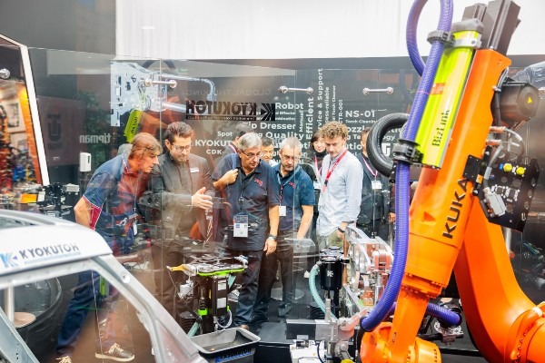 Mit Wasserstoff betriebene Autoschweißgeräte, feierten auf der Messe Weltpremiere.
