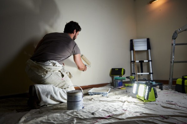 Zwei schwenkbare LED-Panels ermöglichen eine gezielte Ausleuchtung kleinerer oder größerer Bereiche.
