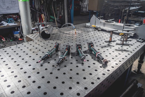 Die schlanken 18-Volt Akku-Geradschleifer von Metabo sind ideal für die Metallbearbeitung an schwer zugänglichen Stellen.