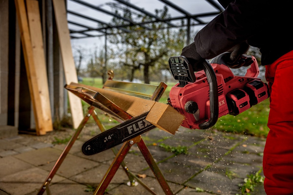 35 cm lange Sägeschiene, Schnittgeschwin-digkeit 12 m/s und nur 3,9 kg Gewicht - damit ist die GCS 35 2x18-EC besonders effektiv und handlich.