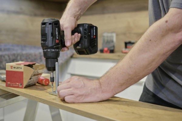 Würth hat den Akku-Bohrschrauber ABS 18 Compact speziell für mittelschwere Schraub- und Bohrarbeiten entwickelt.