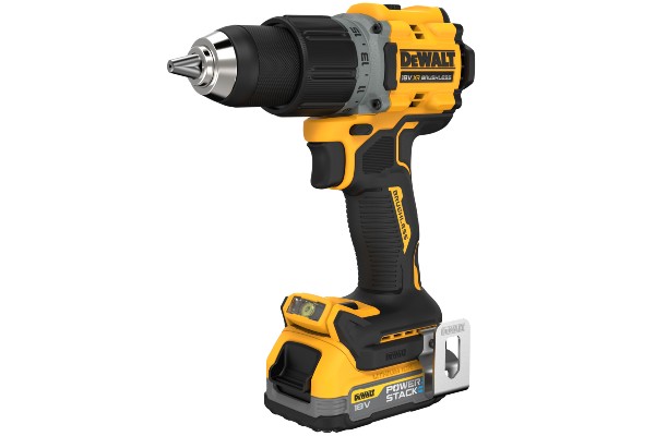 Die 2-Gang Akku-Bohrschrauber (DCD 800 E2T) und -Schlagbohrschrauber (DCD 805 E2T) von Dewalt sind serienmäßig mit 18 Volt Powerstack-Akkus ausgestattet.