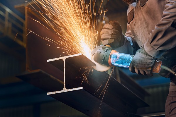 Der voll geschlossene bürstenlose FEIN PowerDrive Motor und eine staubgeschützte, separat verbaute Motor-Elektronik machen die CG-15-Baureihe im Vergleich zu Produkten mit Universalmotoren zu echten Dauerläufern.