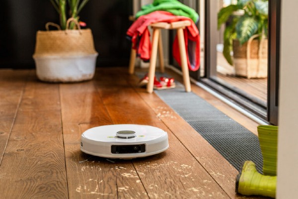 Saug- und Wischroboter halten bei täglichen Einsatz die Belastung durch Staub und Pollen kontinuierlich auf einem niedrigen Niveau.