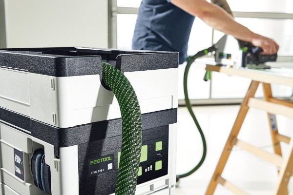 Ideales Zusammenspiel mit Festool Akku-Werkzeugen. Komfortabel und schnell: automatisches Einschalten des Saugers über den Bluetooth® Akkupack.