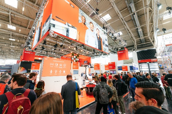 Auf ihrem 220 m² großen Stand präsentierte fischer Neuheiten, Premieren und Klassiker.