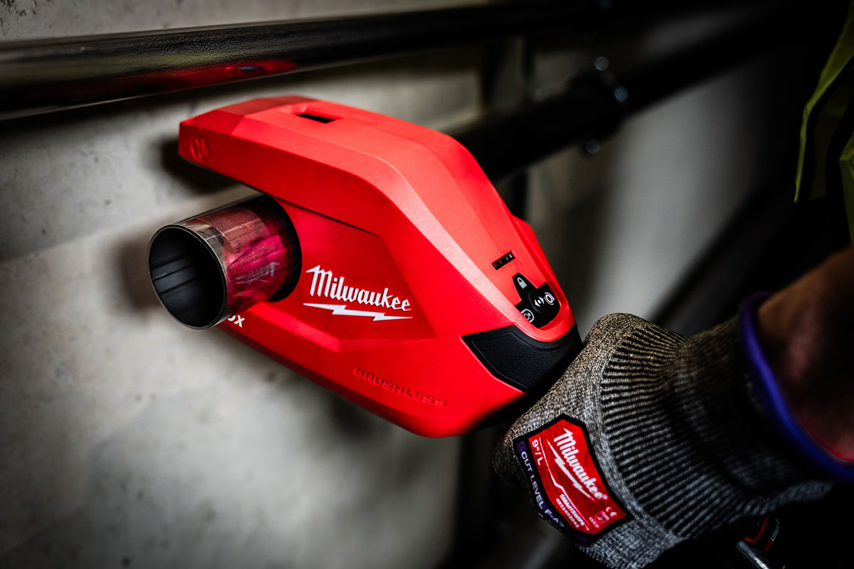M12 PCSS54 Edelstahl-Rohrabschneider XL – Schneidet Edelstahlrohre bis 54 mm Durchmesser in unter 30 Sekunden – präzise und effizient.