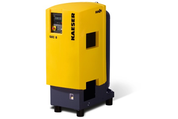 Die Druckluftstation SXC vereint Schraubenkompressor, Kältetrockner und 215-l-Druckluftbehälter auf sehr kleiner Stellfläche.