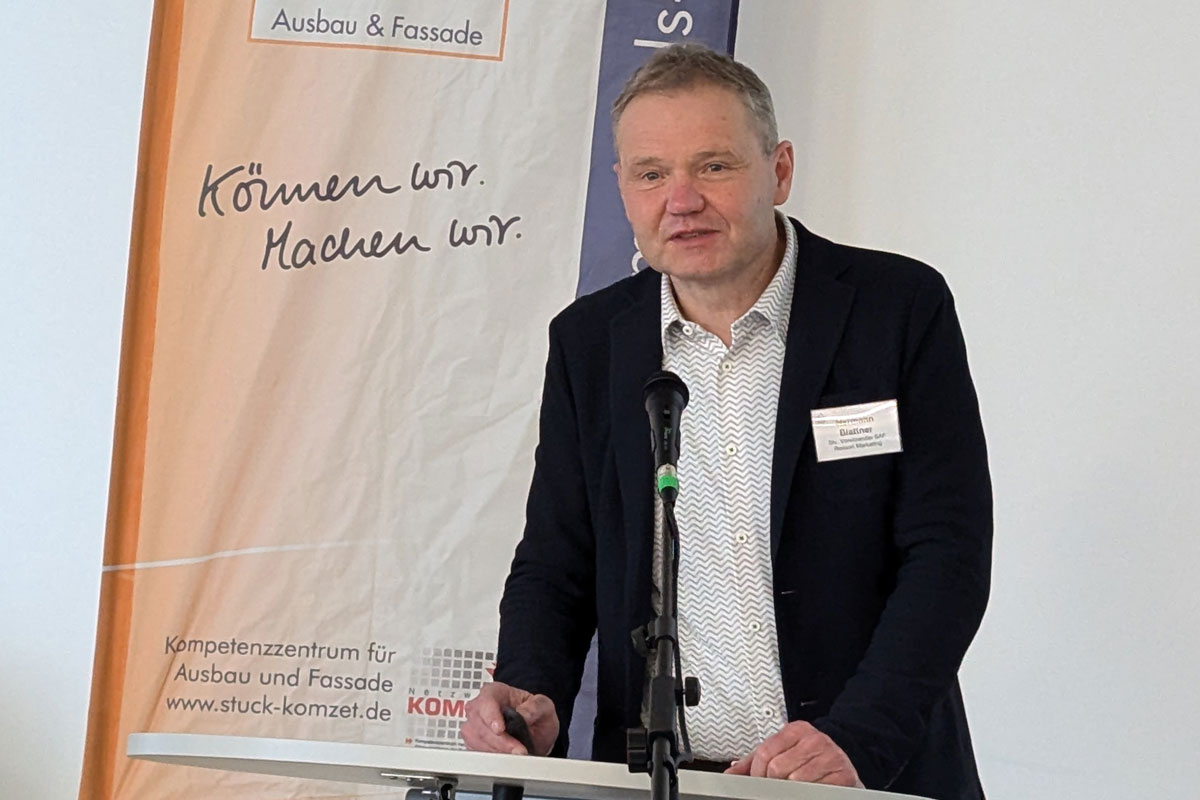 Hermann Blattner (Ressort Marketing) erläutert die Erfolge der Imagekampagne „Mission STKTR“.