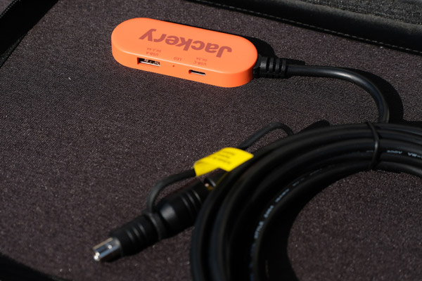 Über USB-Schnittstellen lassen sich elektronische Geräte laden.