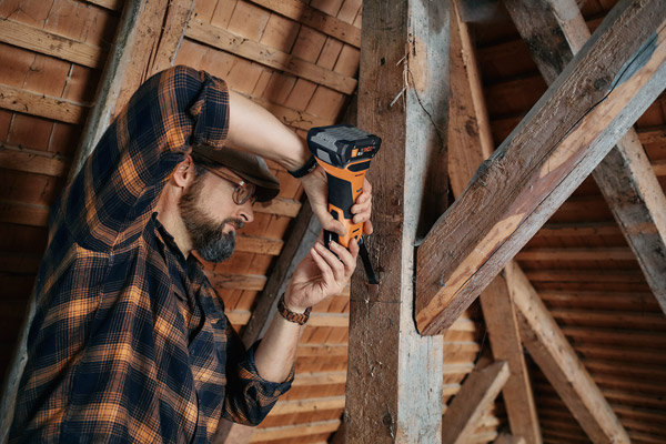 Der Multimaster 700 ist das leistungsstärkste Multitool und sorgt für einen schnellen Arbeitsfortschritt im Bereich Ausbau und Renovierung.
