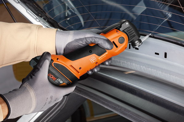 Im Bereich Automotive ist der Akku MULTIMASTER 700 1.7 auch bei filigranen Einsätzen der optimale Problemlöser.