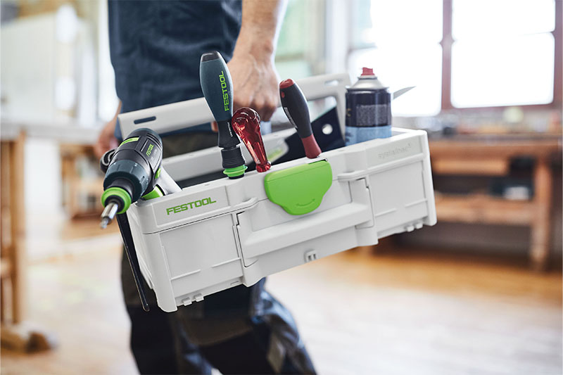 Die ToolBox im Systainer-Format wird bei allen Akku-Combo Sets kostenlos mitgeliefert. Darin lassen sich Handwerkzeuge, Verbrauchsmaterial und Zubehör schnell verstauen und einfach transportieren.