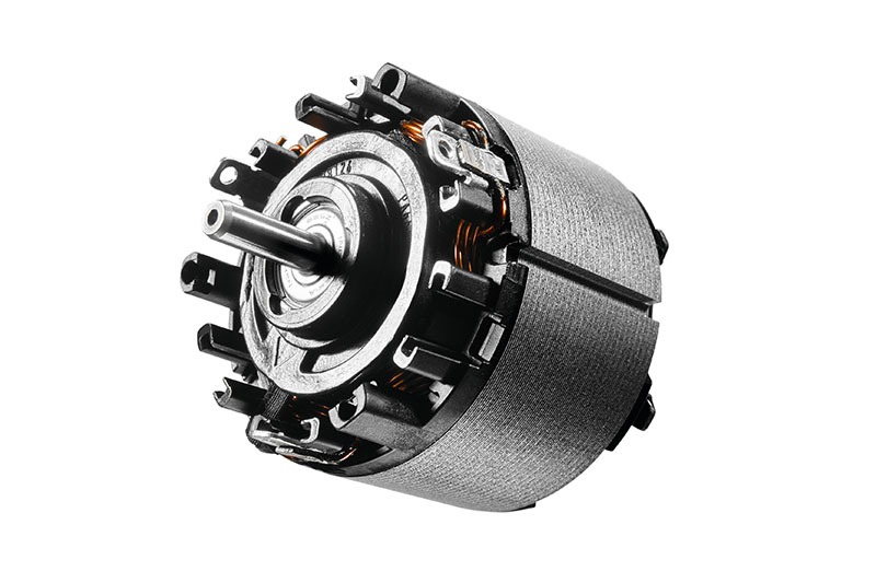 Alle Akku-Geräte der Akku-Combo-Sets sind mit dem bürstenlosen EC-TEC-Motor ausgestattet. Er arbeitet verschleißfrei und setzt die Energie des Akkus nahezu verlustfrei in optimale Leistung um.