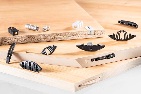 Mit den Werkzeugen und Produkten von Lamello können Anwender Holz und Holzwerkstoffe in den unterschiedlichsten Winkeln miteinander verbinden. Damit bieten die Produkte von Lamello besonders für Schreiner, Tischler, Möbelhersteller, Küchenbauer, Messebauer oder auch für den Laden- und Innenausbau die optimale Erweiterung zur CAS-Produktpalette. Foto: Lamello