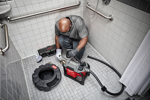 Die sehr kompakt gebaute Maschine lässt sich auch unter beengten Platzverhältnissen aufstellen und einfach bedienen.