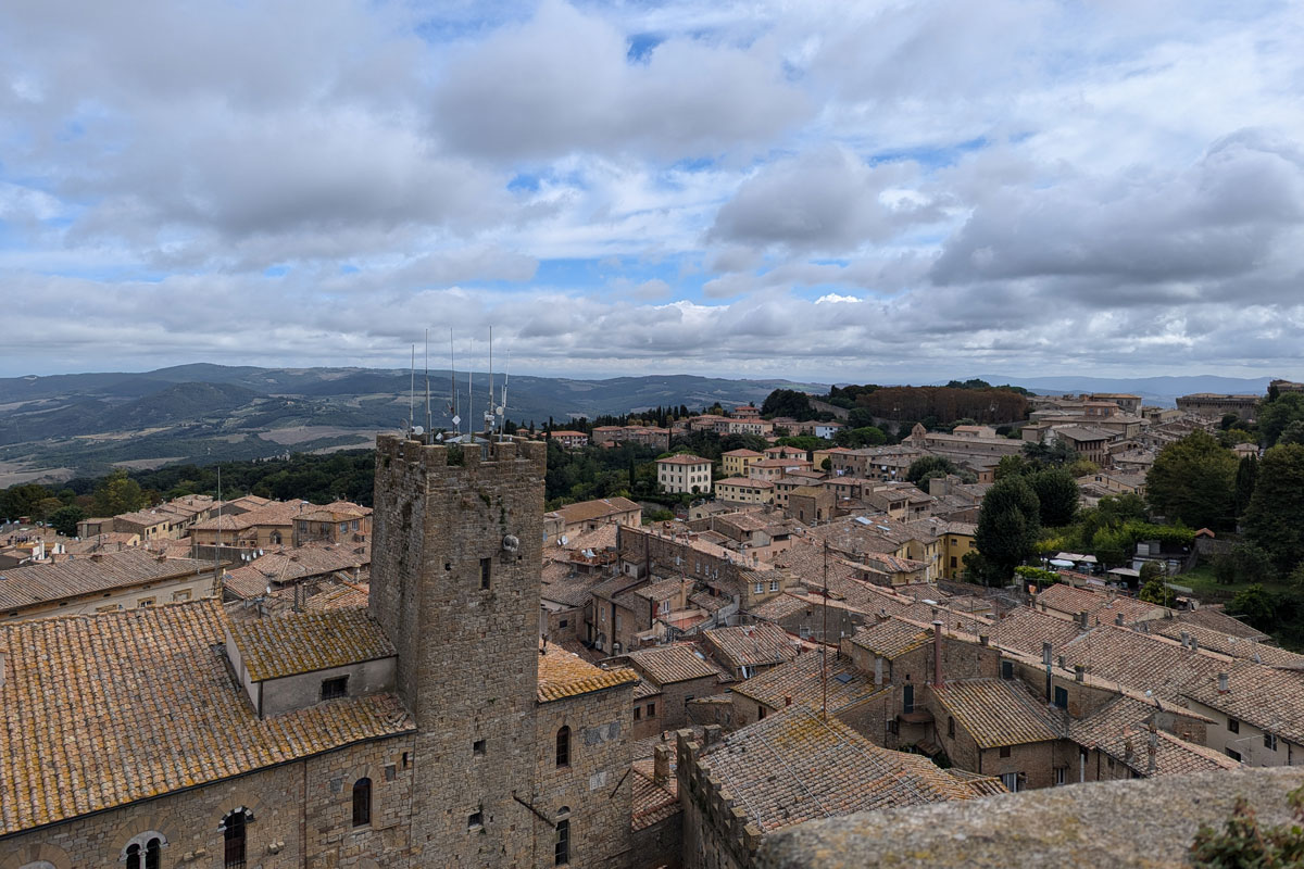 Volterra – eine historische Stadt in der Toskana mit etruskischem Erbe, mittelalterlicher Architektur und beeindruckendem Stadtbild.