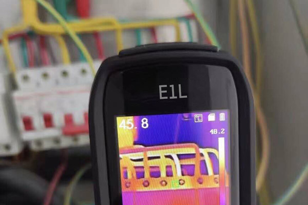 Wärmebilder zeigen mögliche Anomalien in Elektroleitungen