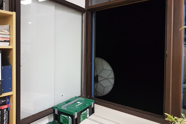 20:00 Uhr: Wir gehen über zum Stoßlüften. Fenster und Türen wieder weit auf.