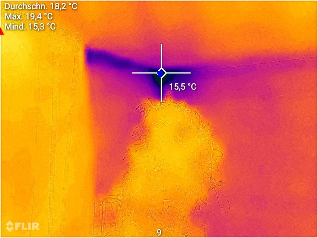 Die eingebaute Wärmebildkamera von Flir ist für Innenausbauer ideal. Sie spürt Wärmebrücken auf und zeigt, wo die Gefahr der Schimmelbildung besteht.
