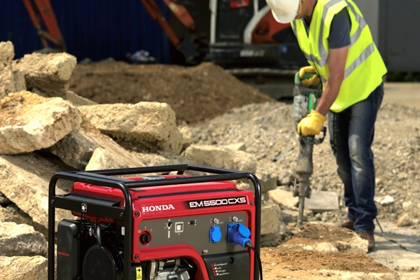 Leistungsstark und stabile Spannung: as Notstromaggregat EM 5500CXS von Honda ist für die Baustelle ideal geeignet.