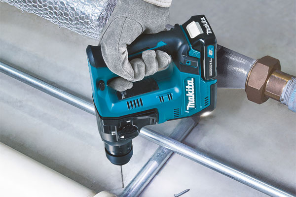 12 Volt Akku-Bohrhammer HR140D: Kleiner und leichter Bohrhammer passend für SDS-PLUS-Werkzeuge. Geeignet zum Bohren und Hammerbohren. Maximale Bohrleistung: 14 mm in Beton.