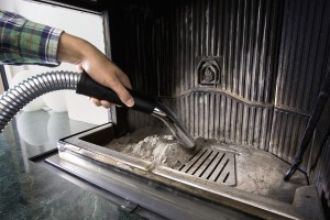 Drei Tipps zum Reinigen von einem Kaminofen