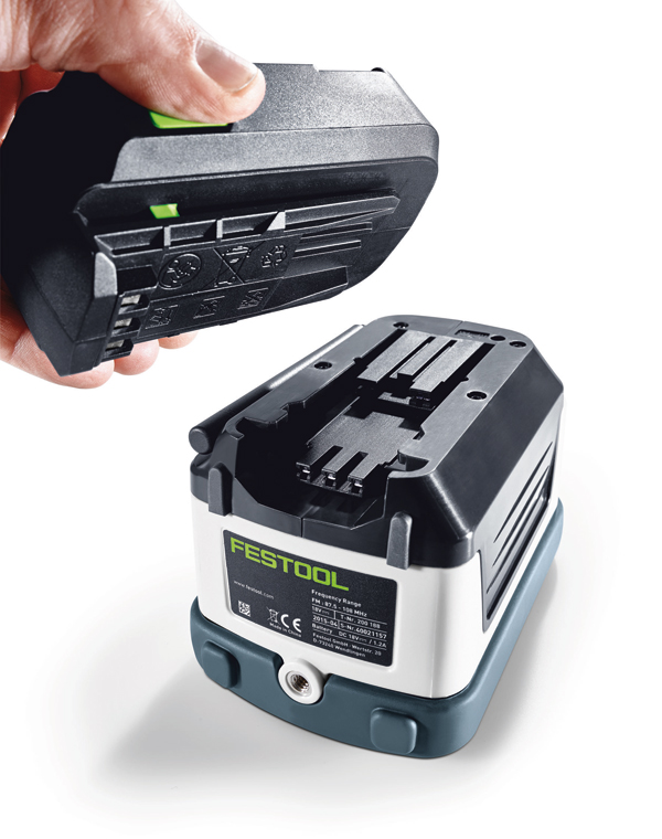 SYSROCK lässt sich entweder mit dem im Lieferumfang enthaltenen Netzkabel oder mit allen Festool LiIon Akkupacks von 10,8 – 18 V betreiben.