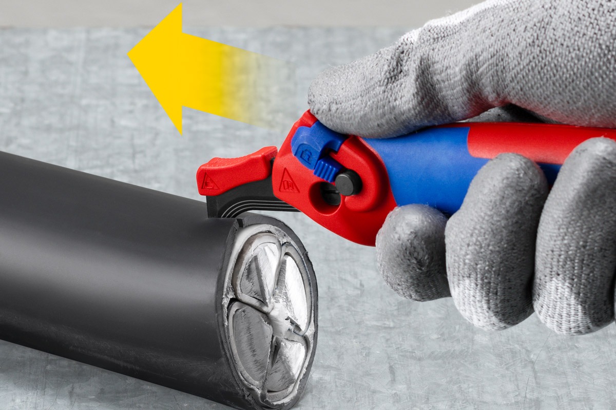 Eine sichelförmige Hakenklinge, die sich einklappen lässt, und eine Daumenablage sorgen für präzises Arbeiten und maximalen Druck beim Längsschnitt.