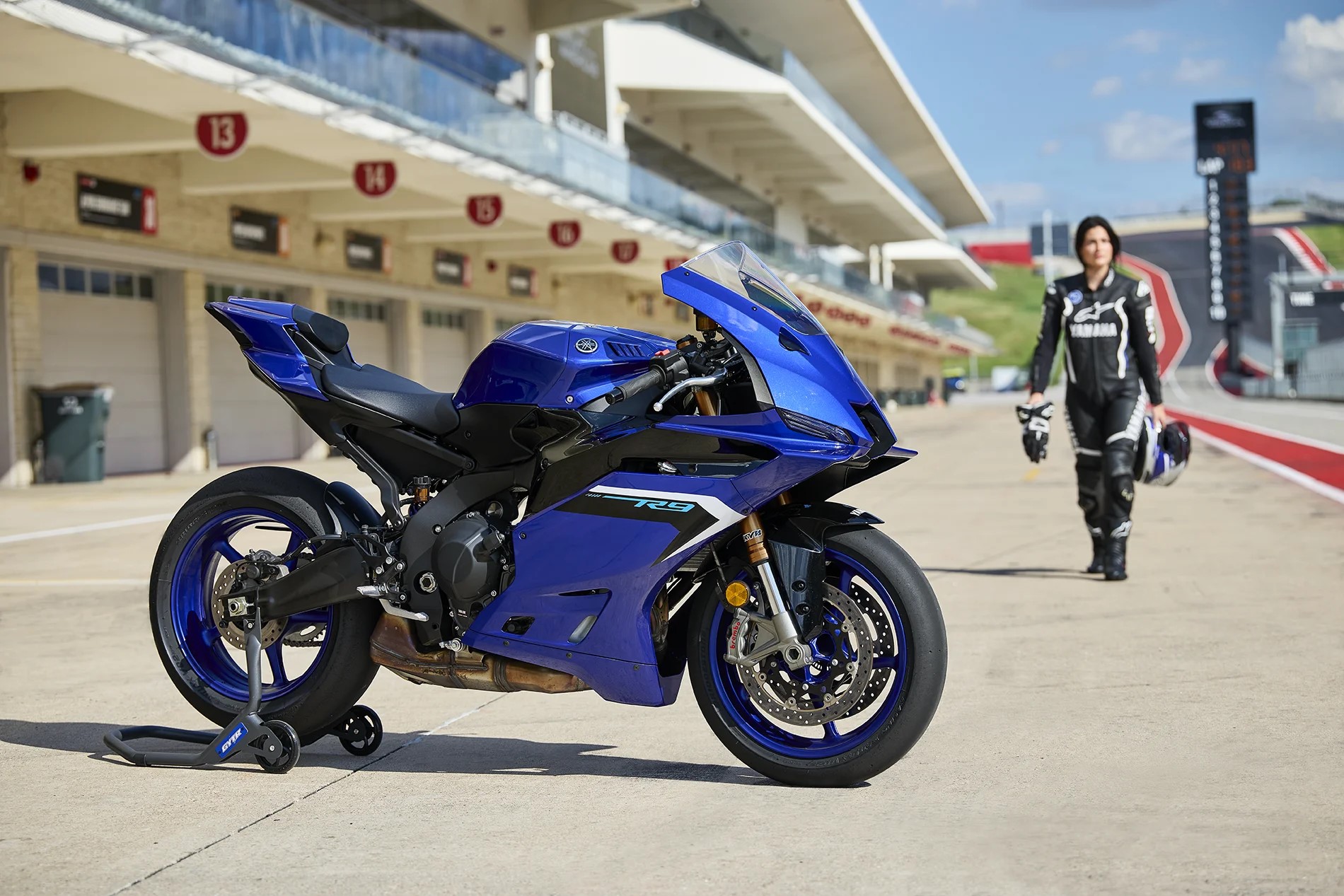 Yamaha R9