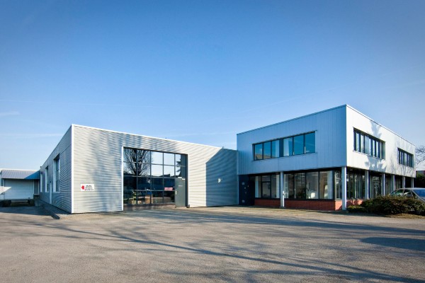 LIEVERS HOLLAND stellt im Werk in Mijdrecht seit mehr als 60 Jahren eine breite Palette von Maschinen her, die auf Baustellen und in der Industrie zur Verarbeitung von Frischbeton benötigt werden. Jetzt ist das Unternehmen Teil der Akku-Allianz CAS