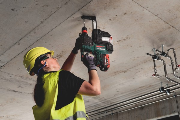Bohren in Beton, Stein und Mauerwerk oder bei harten Meißelarbeiten, Kombihämmer zeichnen sich durch eine robuste Bauweise sowie extrem hohe Lebensdauer und Leistungsstärke aus.