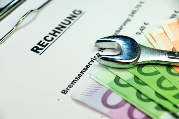 Worauf Handwerksbetriebe bereits bei der Rechnungsstellung achten sollten, um Zahlungsverzögerungen zu vermeiden und wie sie am besten vorgehen, um an ihr Geld zu kommen, erklärt Peter Meier von der Nürnberger Versicherung.