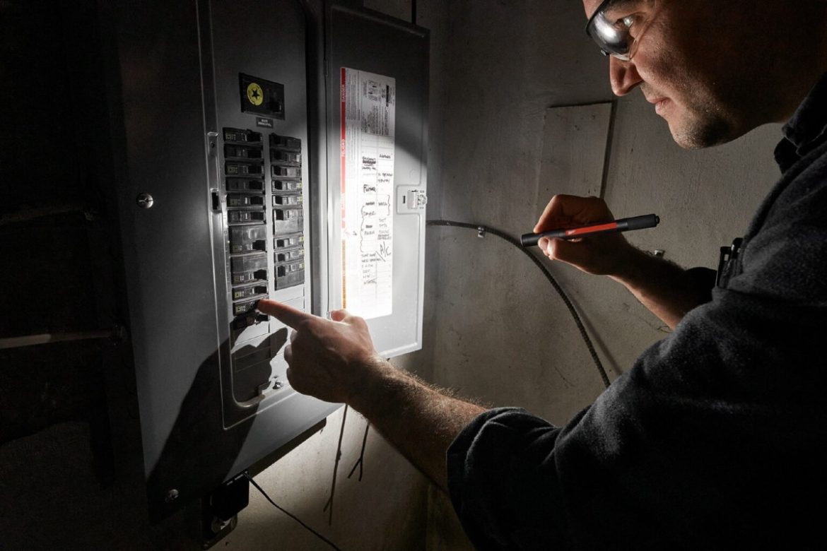 250 Lumen: viel Licht im kleinen Format liefert die Stiftlampe IR PL250.