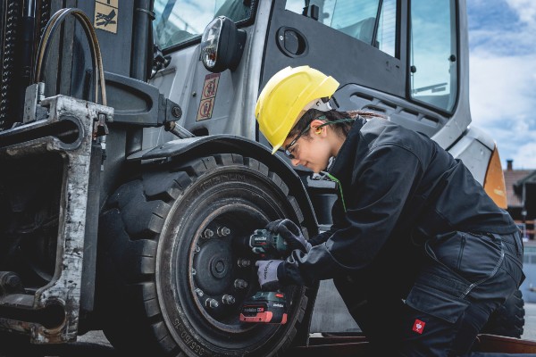 Der APS-Modus ist beim Reifenwechsel in Kfz-Werkstätten besonders hilfreich.
