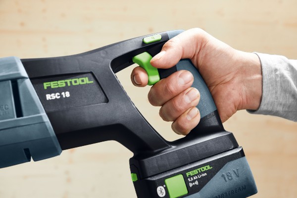 Über den Bluetooth Akku von Festool lässt sich z.B. ein Staubsauger automatisch an- und abschalten.