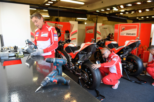 03_bosch-ducati_Ducati-team01