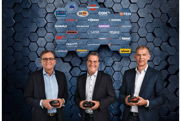 AmpShare heißt die herstellerübergreifende Akku-Allianz, die die Gründungsunternehmen Bosch, Fein und Rothenberger ins Leben gerufen haben. Mit AmpShare untermauern Gründer und Mitglieder ihre gemeinsame Vision.
