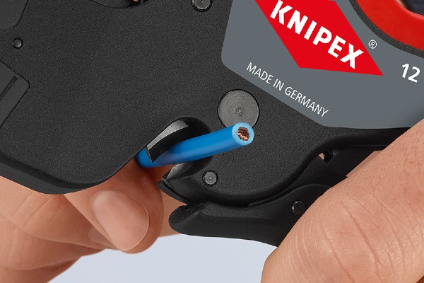 Anwender können flexible Leiter bis zu 10 mm² Durchmesser schneiden. 