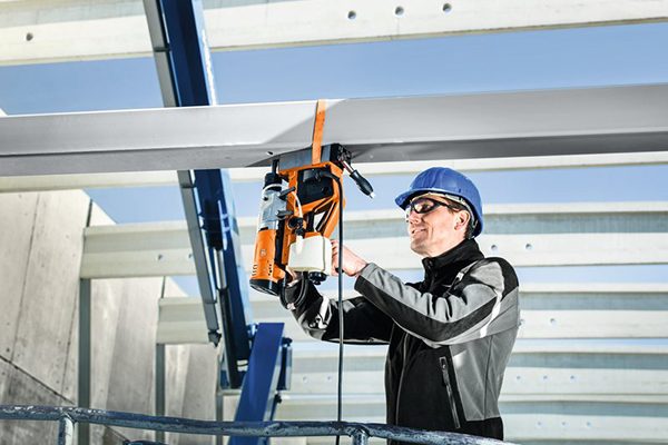Permanent-Magnet für sehr sicheres Arbeiten in der Höhe.