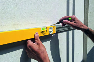 Die Teleskop-Wasserwaage 80 T ist in 2 Längen verfügbar: 63 cm – 105 cm und 80 cm – 127 cm.