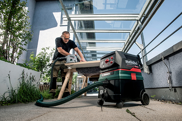 Mit dem neuen Akku-Sauger von Metabo können Profis jetzt ohne störendes Kabel arbeiten.