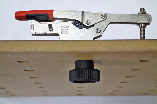 BESSEY-1-Adapter-mit-Schnellspanner-auf-Tisch-1