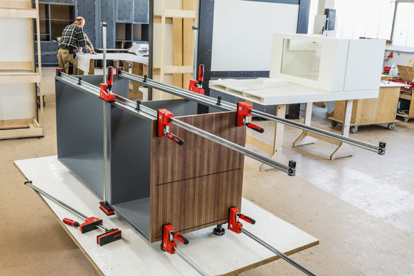 BESSEY-3a-Anwendung-Korpuszwinge-KRE